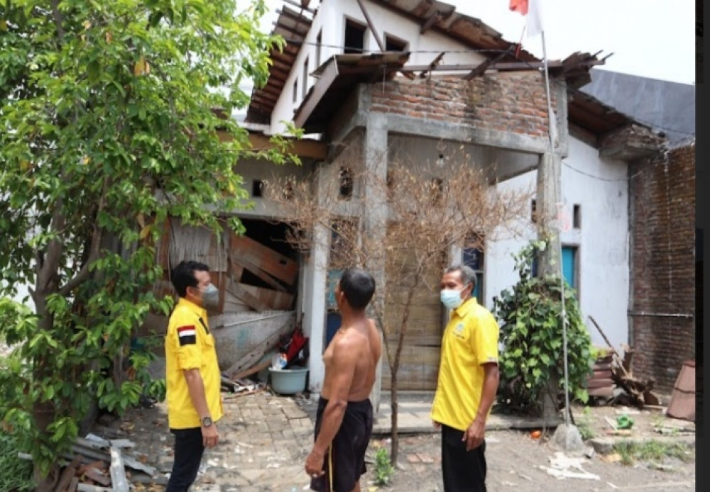 DPRD Jatim Beri Bantuan Masyarakat Korban Puting Beliung Desa Kwangsan Dan Pepe Sedati Sidoarjo
